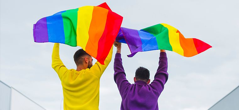 Agência Brasil: LGBTQIA+ celebram avanços em 10 anos de uniões homoafetivas no Brasil