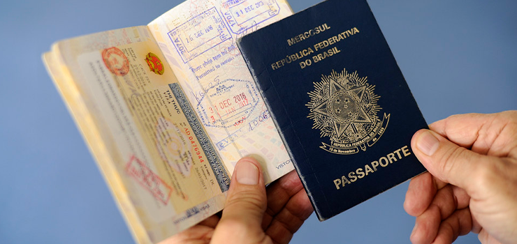Folha de S.Paulo: Brasileiros dizem preferir que emissão de passaporte seja feita por cartórios, diz pesquisa