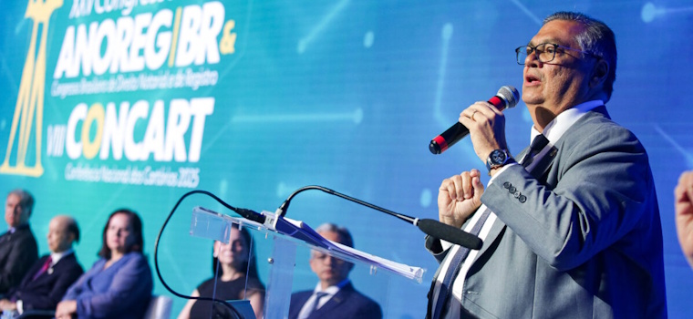 Anoreg/BR: Ministro Flávio Dino defende modelo híbrido dos Cartórios e alerta sobre sobrecarga do Judiciário em palestra magna